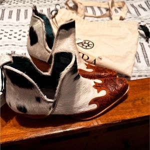 Cow hide leather detailed Myra size 8 booties